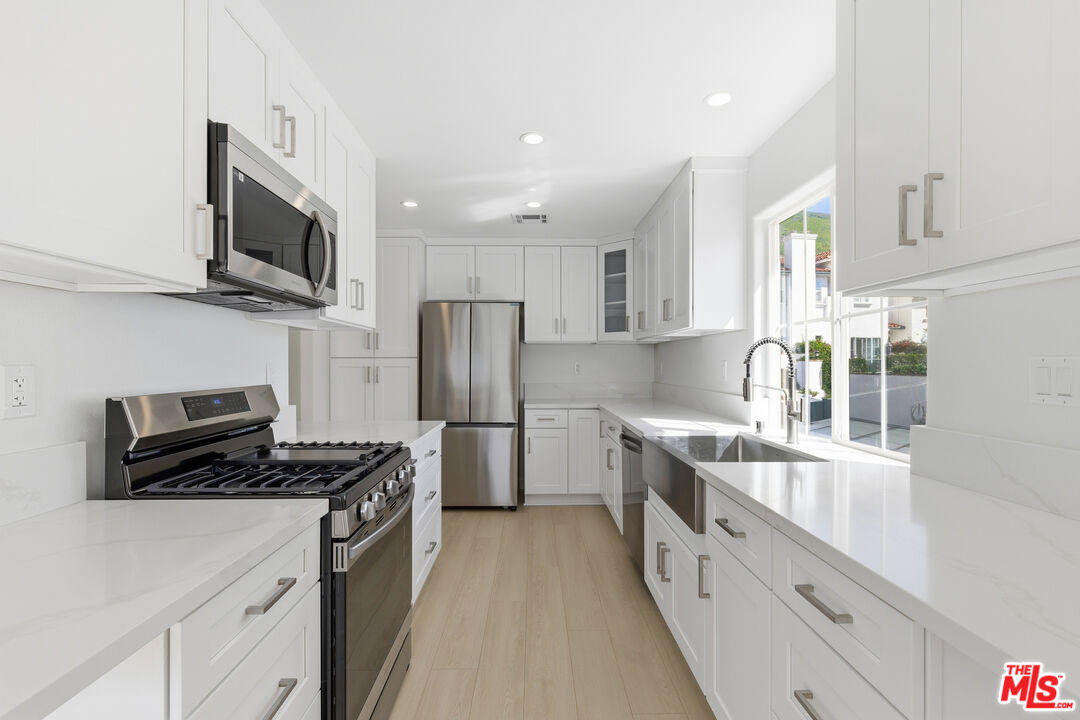 359 Westlake Vista Ln