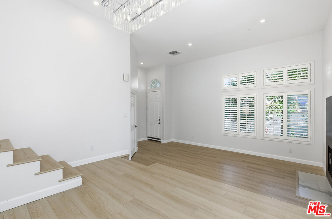 359 Westlake Vista Ln