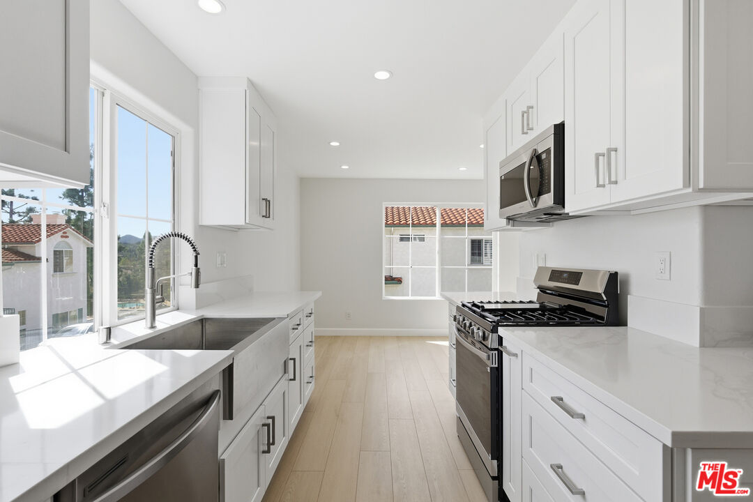 359 Westlake Vista Ln