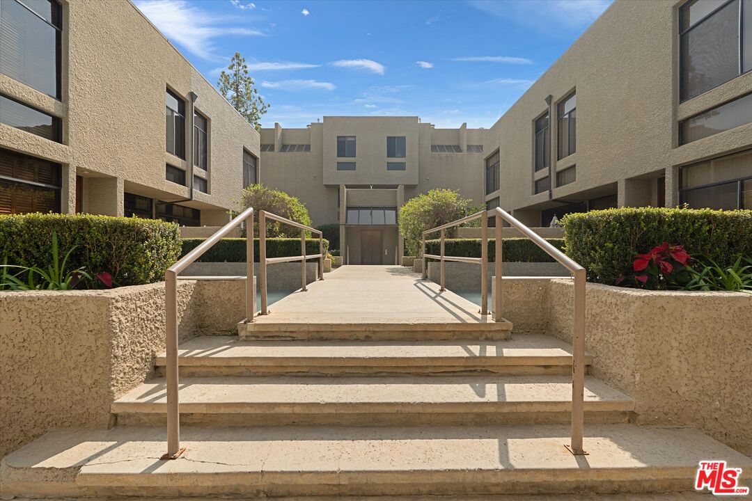 484 E California Blvd Unit: 36