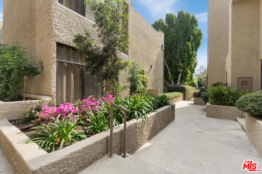 484 E California Blvd Unit: 36
