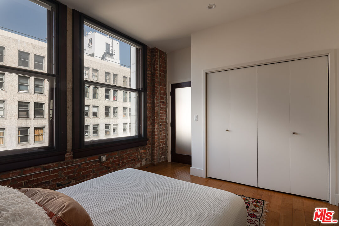 460 S Spring St Unit: 1015