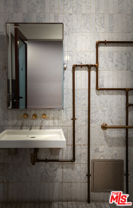 460 S Spring St Unit: 1015