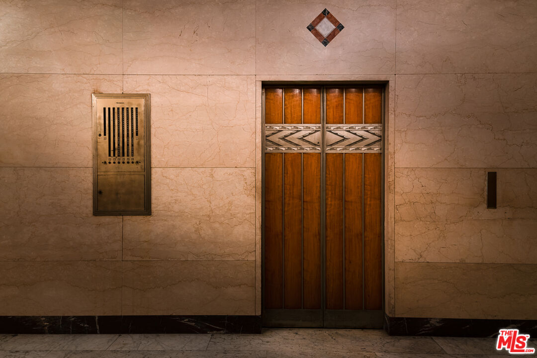 460 S Spring St Unit: 1015