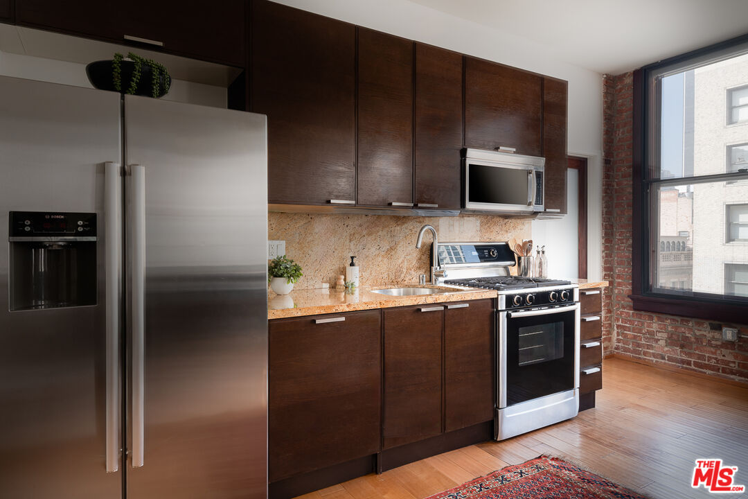 460 S Spring St Unit: 1015