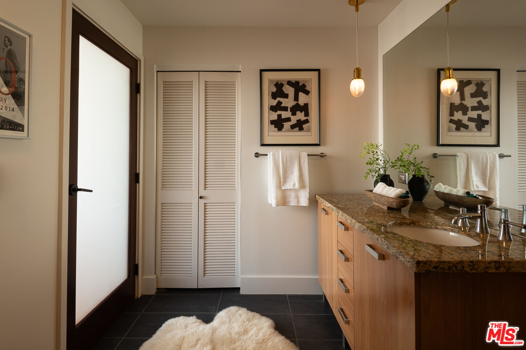 460 S Spring St Unit: 1015