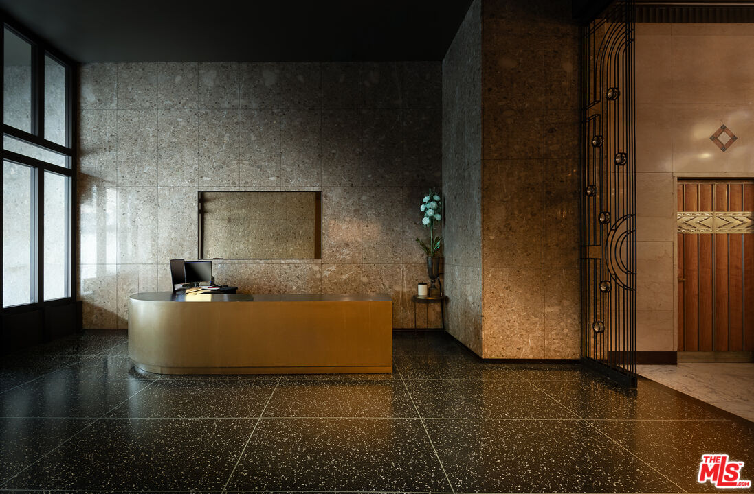 460 S Spring St Unit: 1015