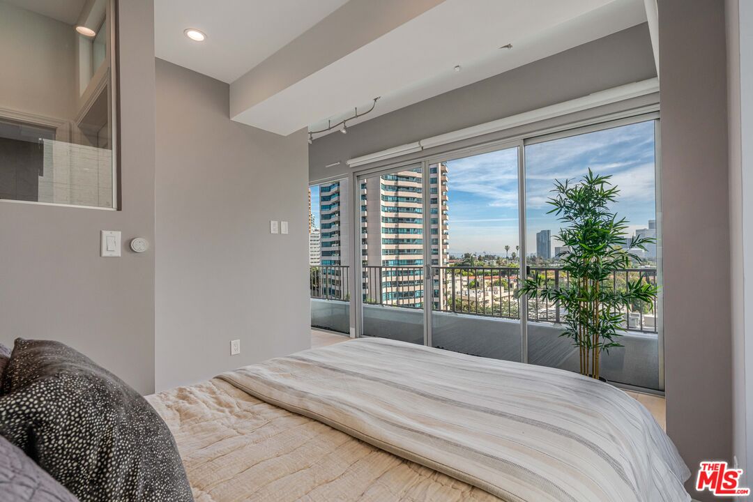 10501 Wilshire Blvd Unit: 1012