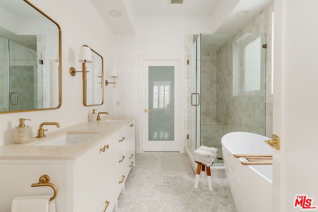 11680 Montana Ave Unit: 203