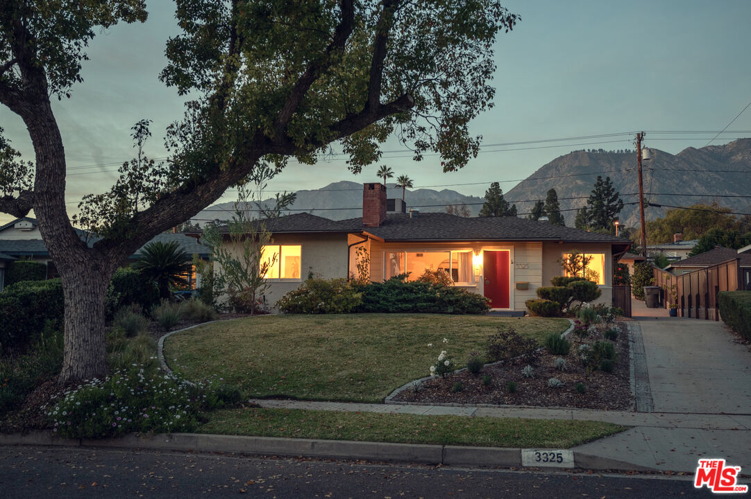 3325 Primavera St