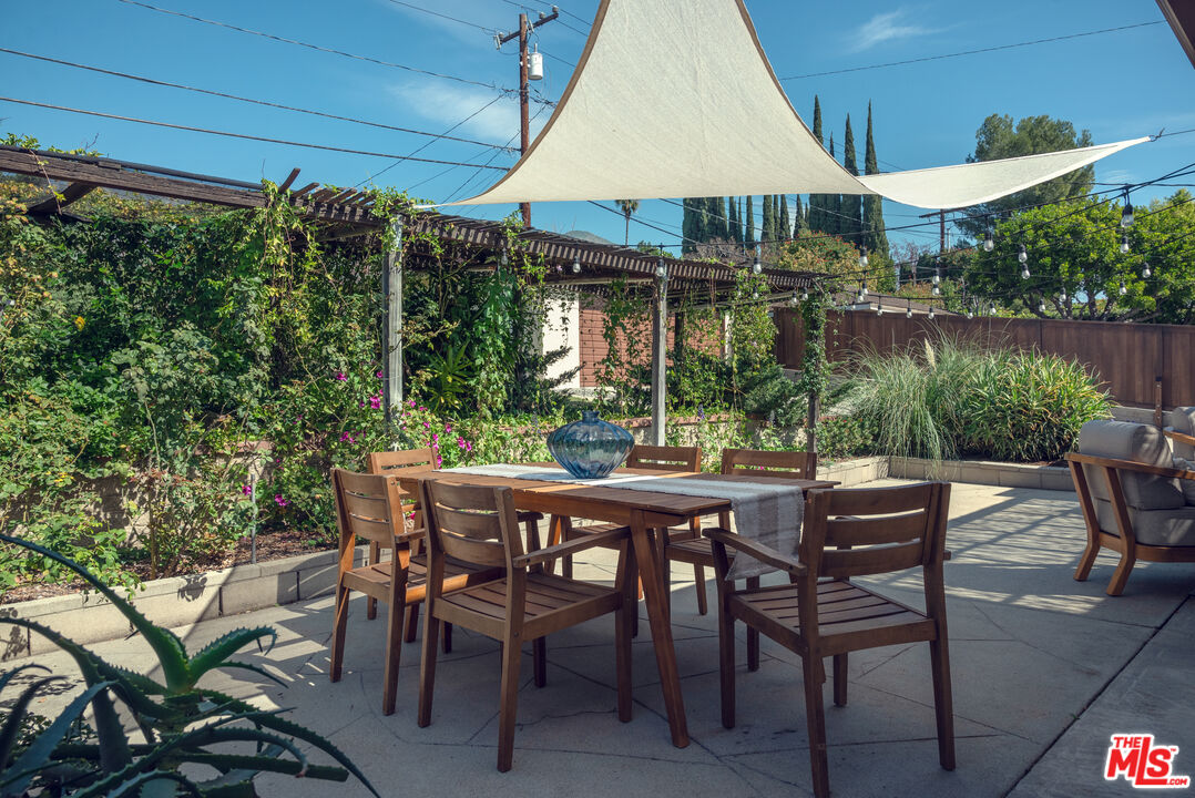 3325 Primavera St