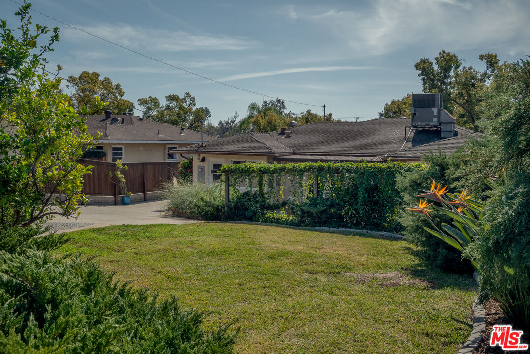 3325 Primavera St