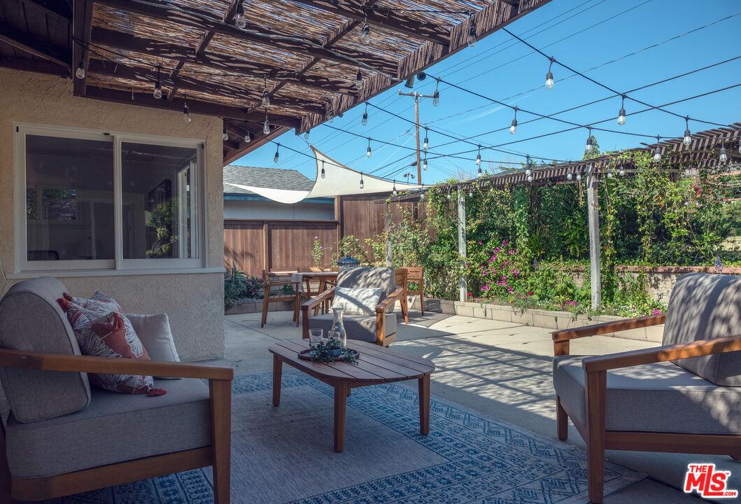 3325 Primavera St