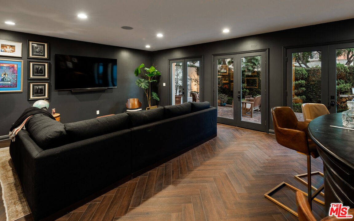 123 Channel Pointe Mall