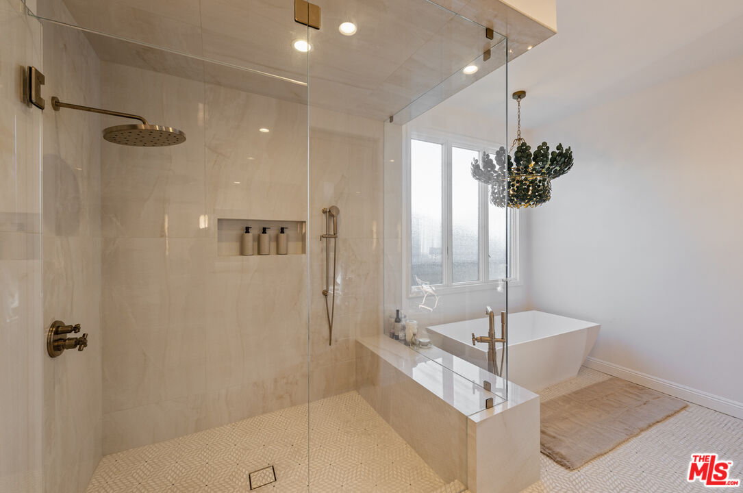 123 Channel Pointe Mall