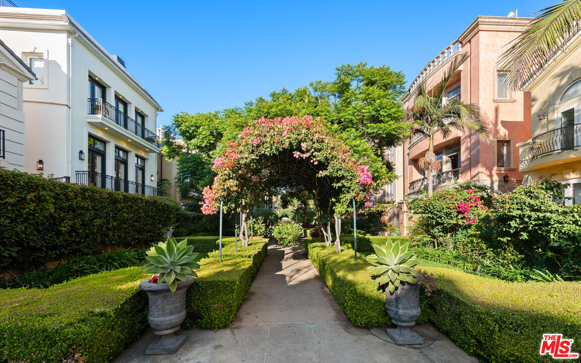 123 Channel Pointe Mall