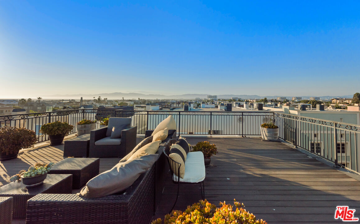 123 Channel Pointe Mall