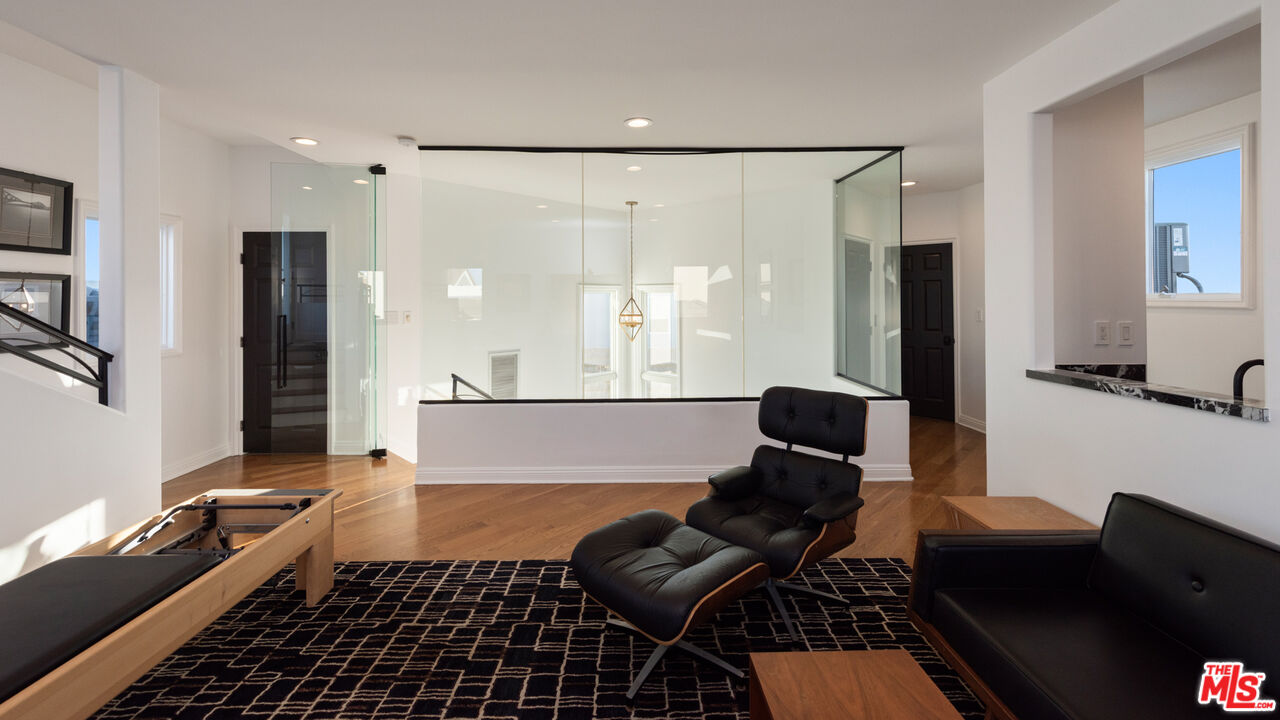 123 Channel Pointe Mall