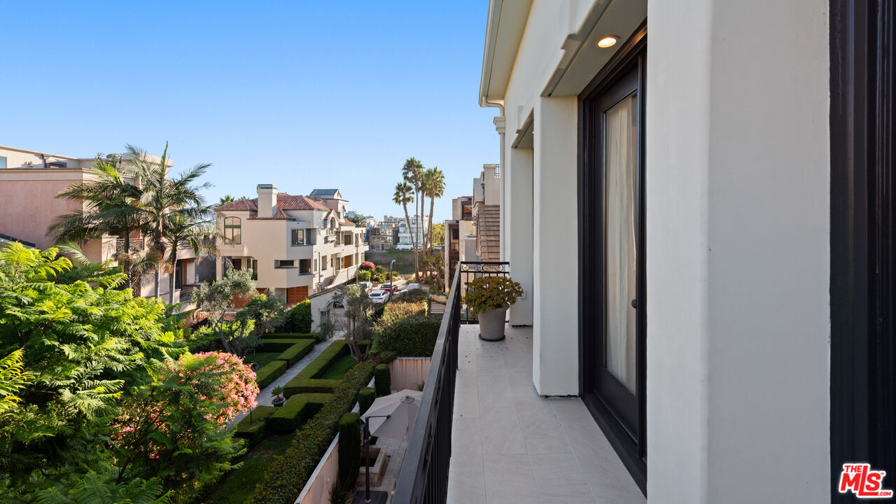 123 Channel Pointe Mall