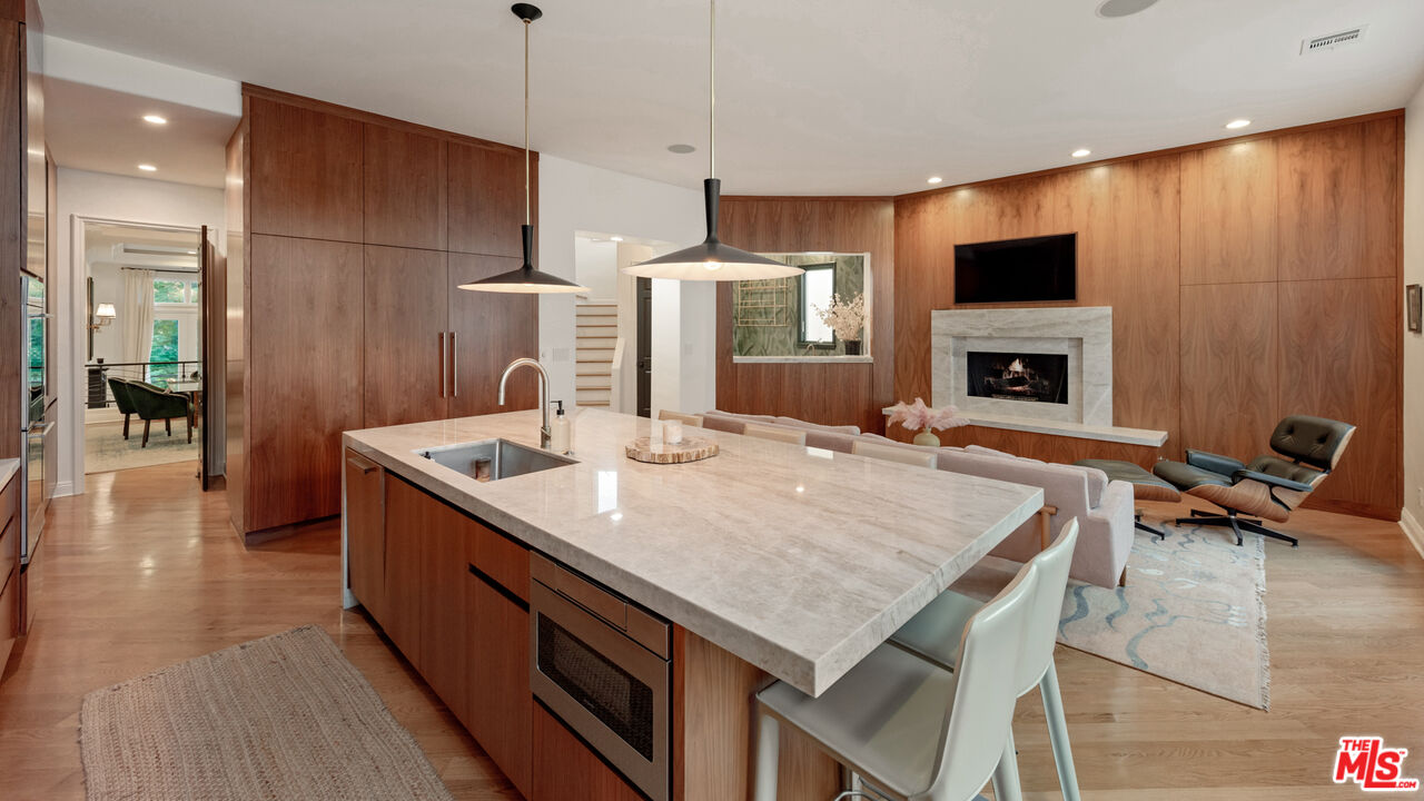 123 Channel Pointe Mall