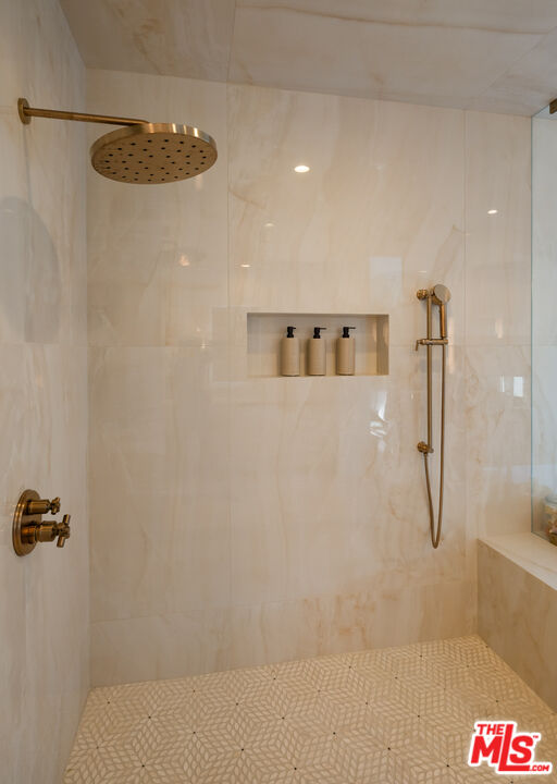 123 Channel Pointe Mall