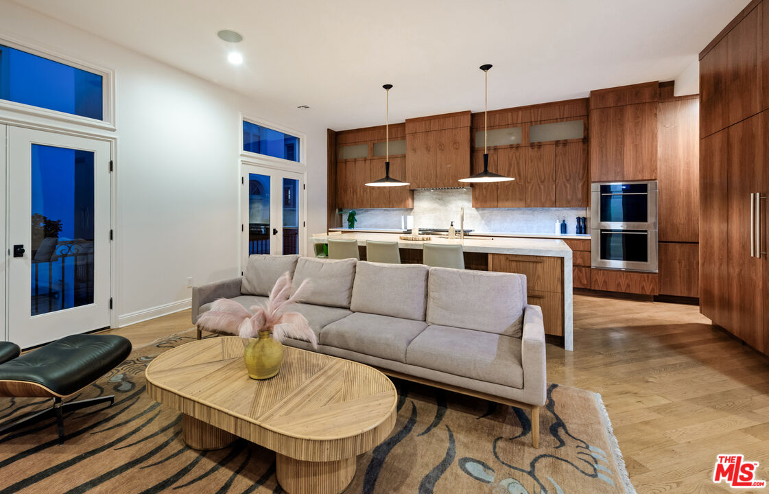 123 Channel Pointe Mall