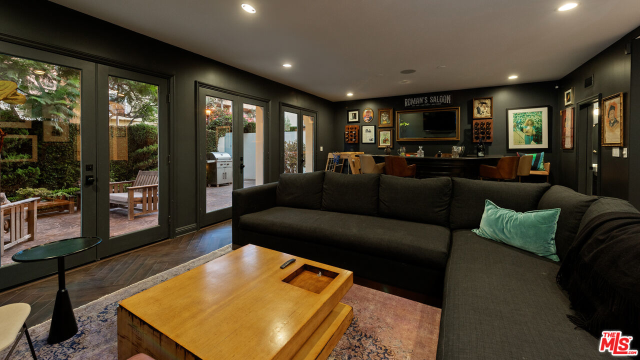 123 Channel Pointe Mall