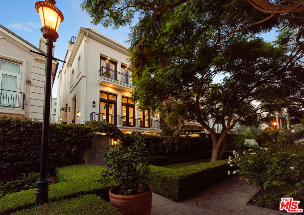 123 Channel Pointe Mall