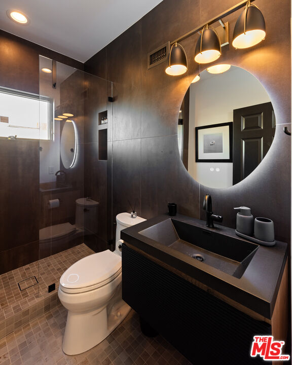 123 Channel Pointe Mall