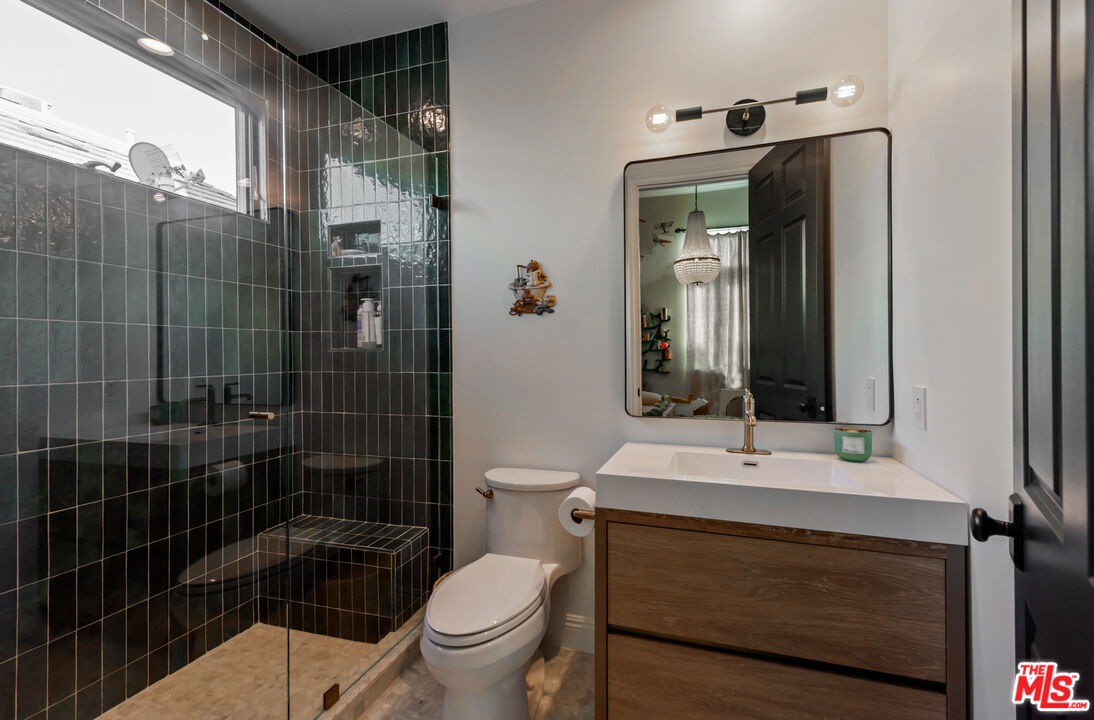 123 Channel Pointe Mall