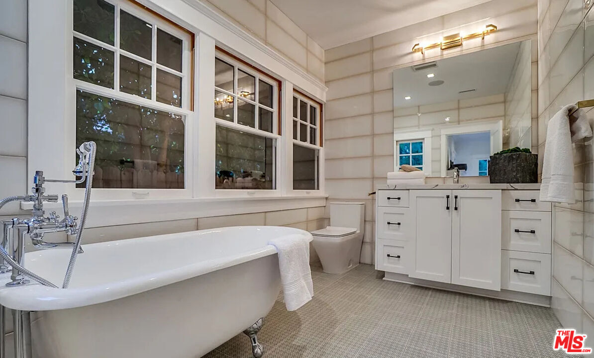 1524 N Sierra Bonita Ave