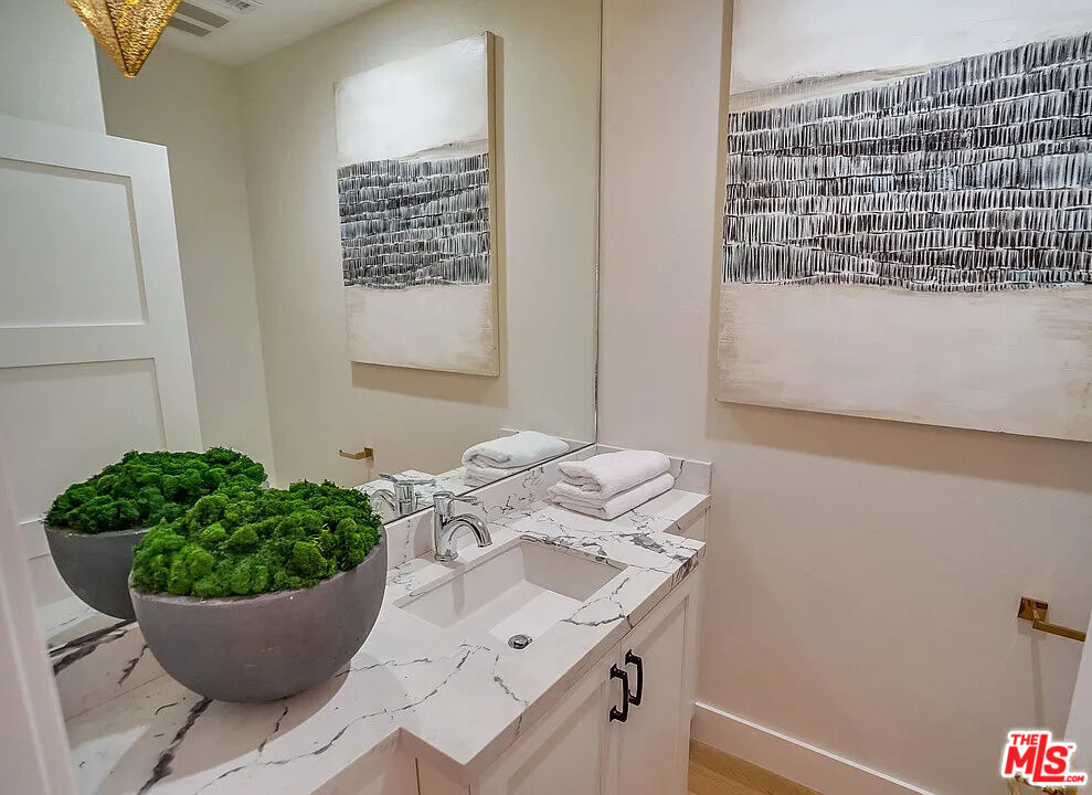 1524 N Sierra Bonita Ave