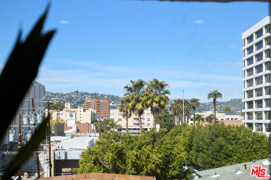 221 S Gale Dr Unit: 403