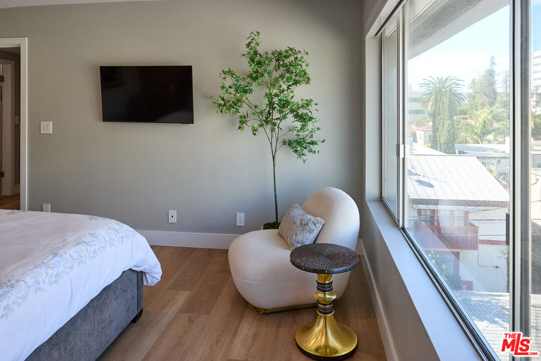 221 S Gale Dr Unit: 403