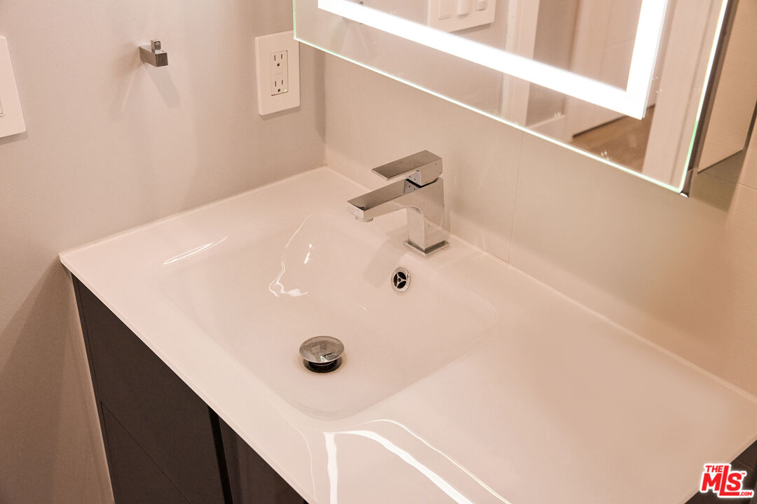 221 S Gale Dr Unit: 403