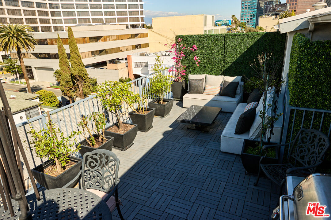 221 S Gale Dr Unit: 403