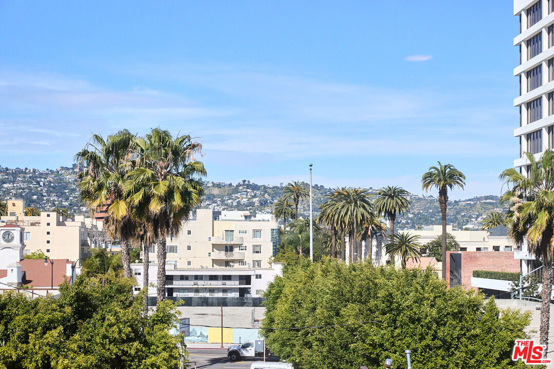 221 S Gale Dr Unit: 403