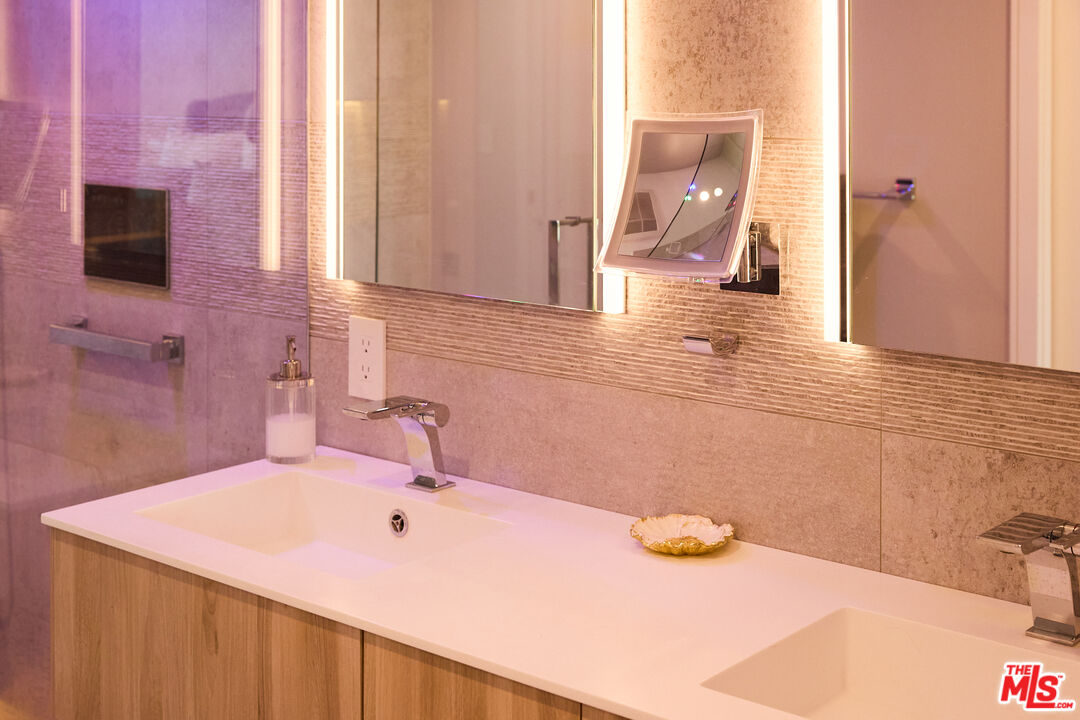 221 S Gale Dr Unit: 403