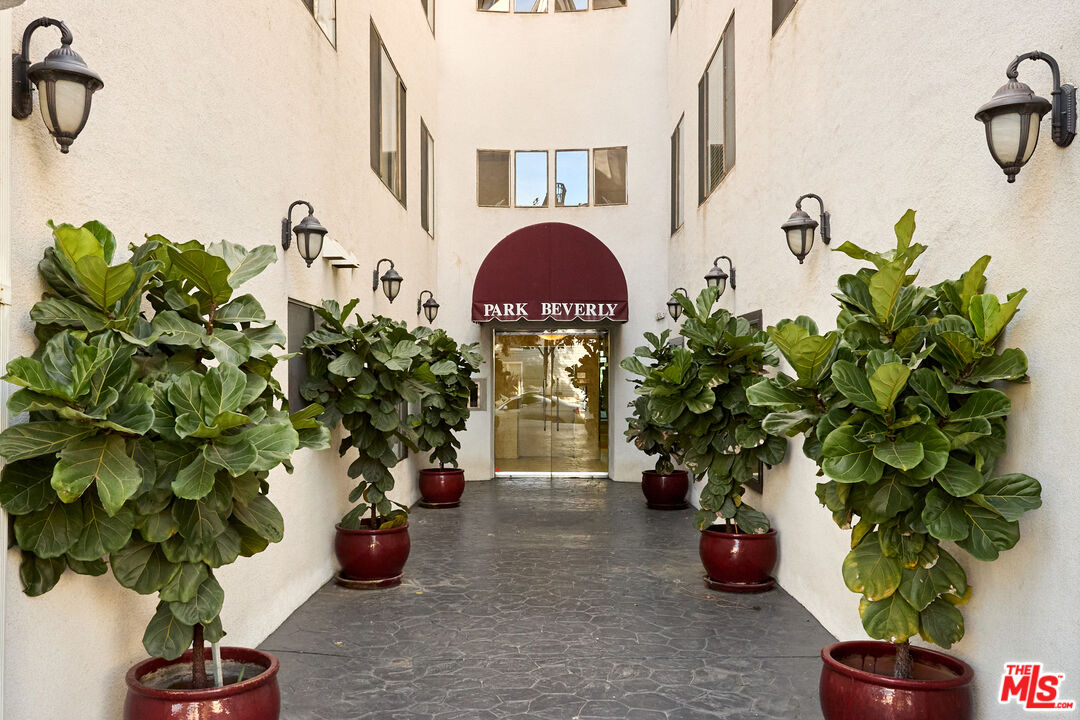 221 S Gale Dr Unit: 403