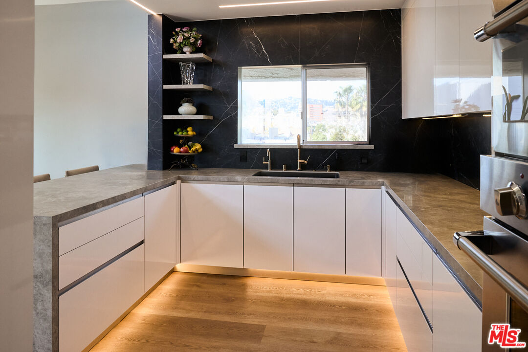 221 S Gale Dr Unit: 403