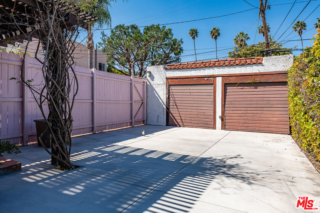 623 N Poinsettia Pl