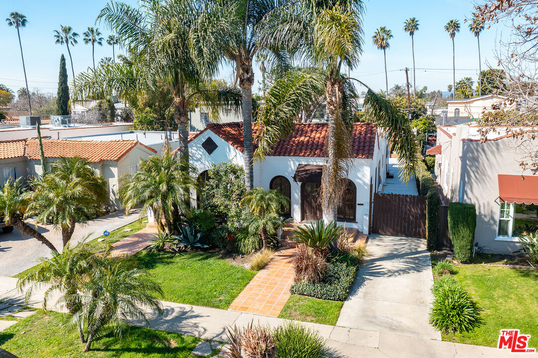 623 N Poinsettia Pl