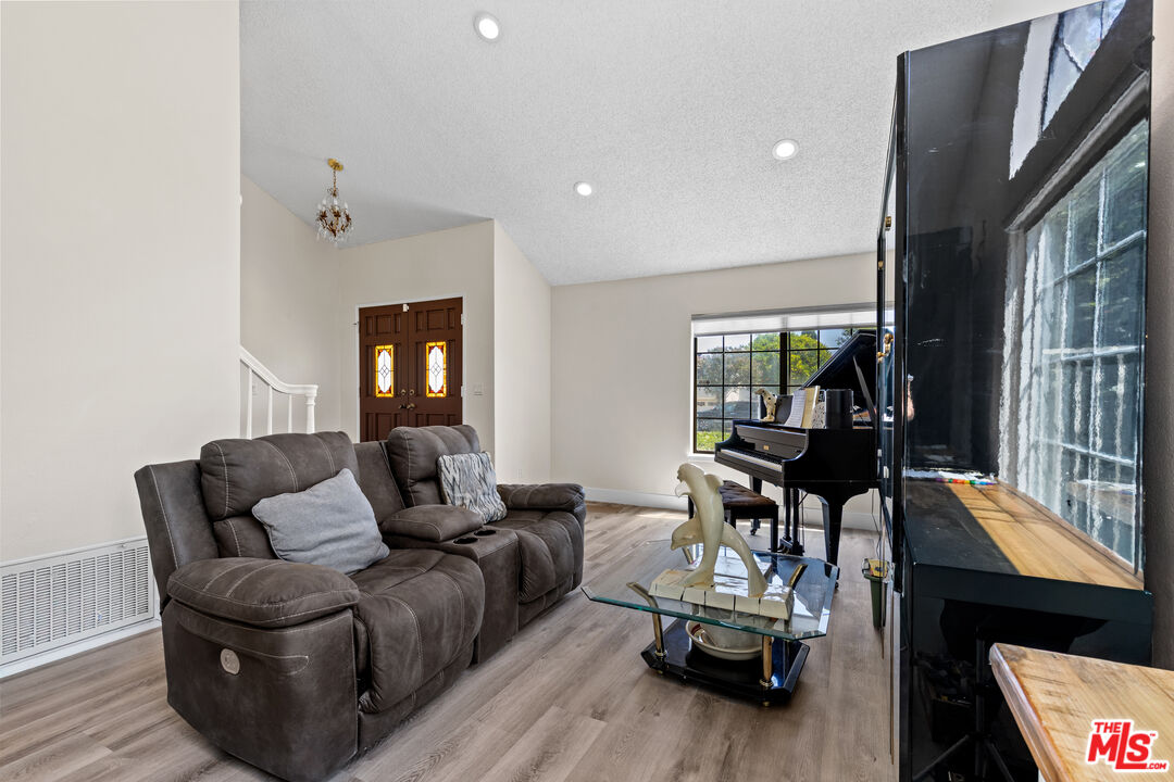 13011 Meadowlark Ave
