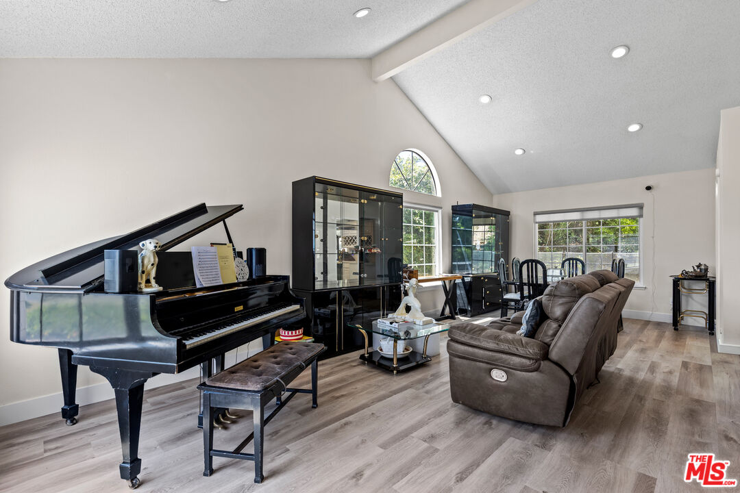 13011 Meadowlark Ave