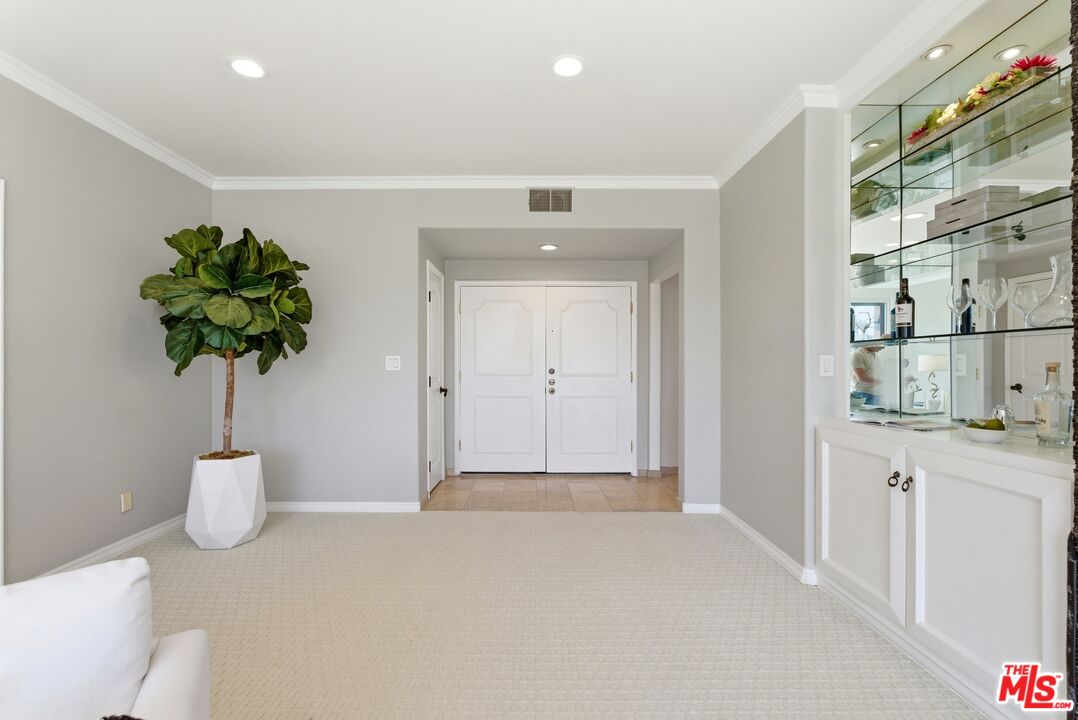 1223 Roxbury Dr Unit: 304