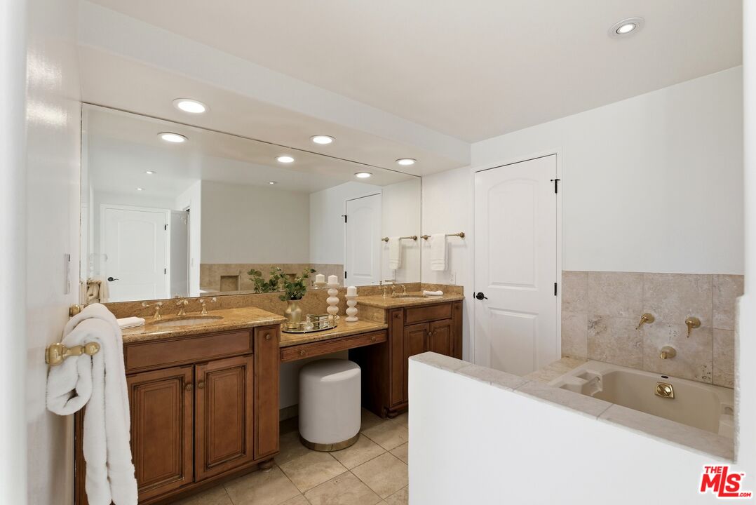 1223 Roxbury Dr Unit: 304