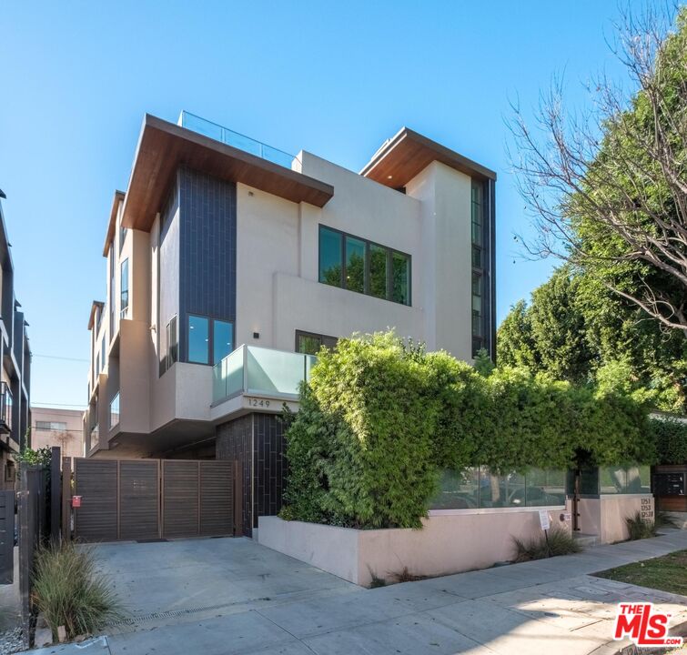 1249 N Formosa Ave