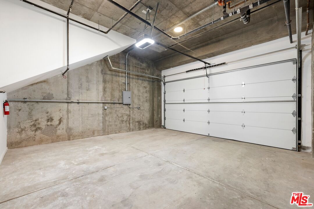 1227 N Formosa Ave Unit: 4