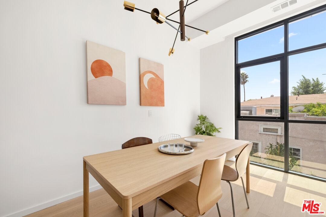 1227 N Formosa Ave Unit: 4