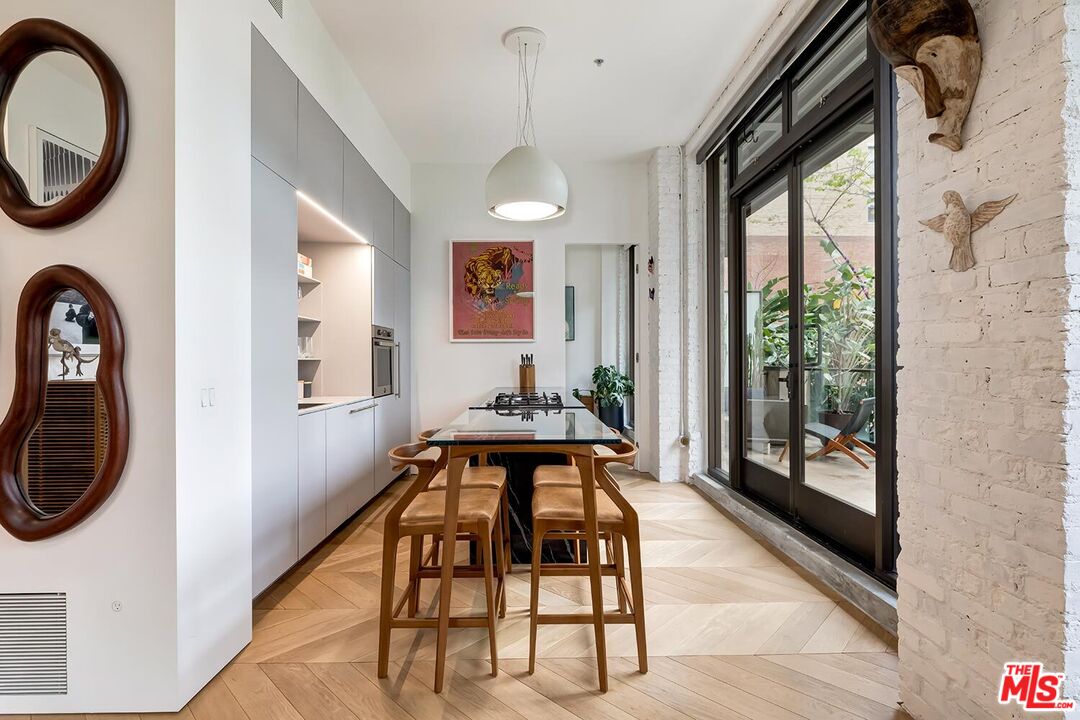 460 S Spring St Unit: 201